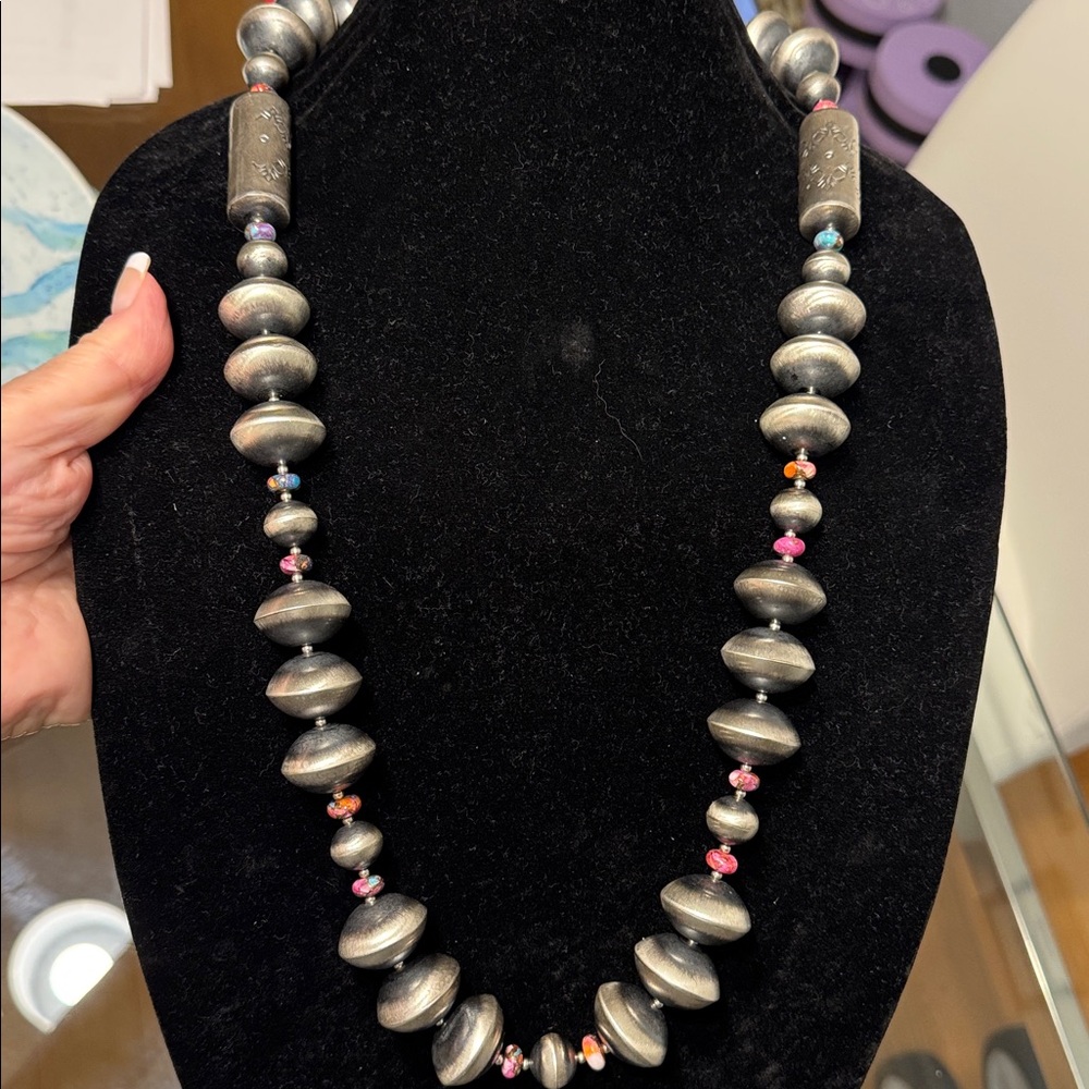 Sharon Cooley Navajo beaded necklace 32” - Picture 5 of 5